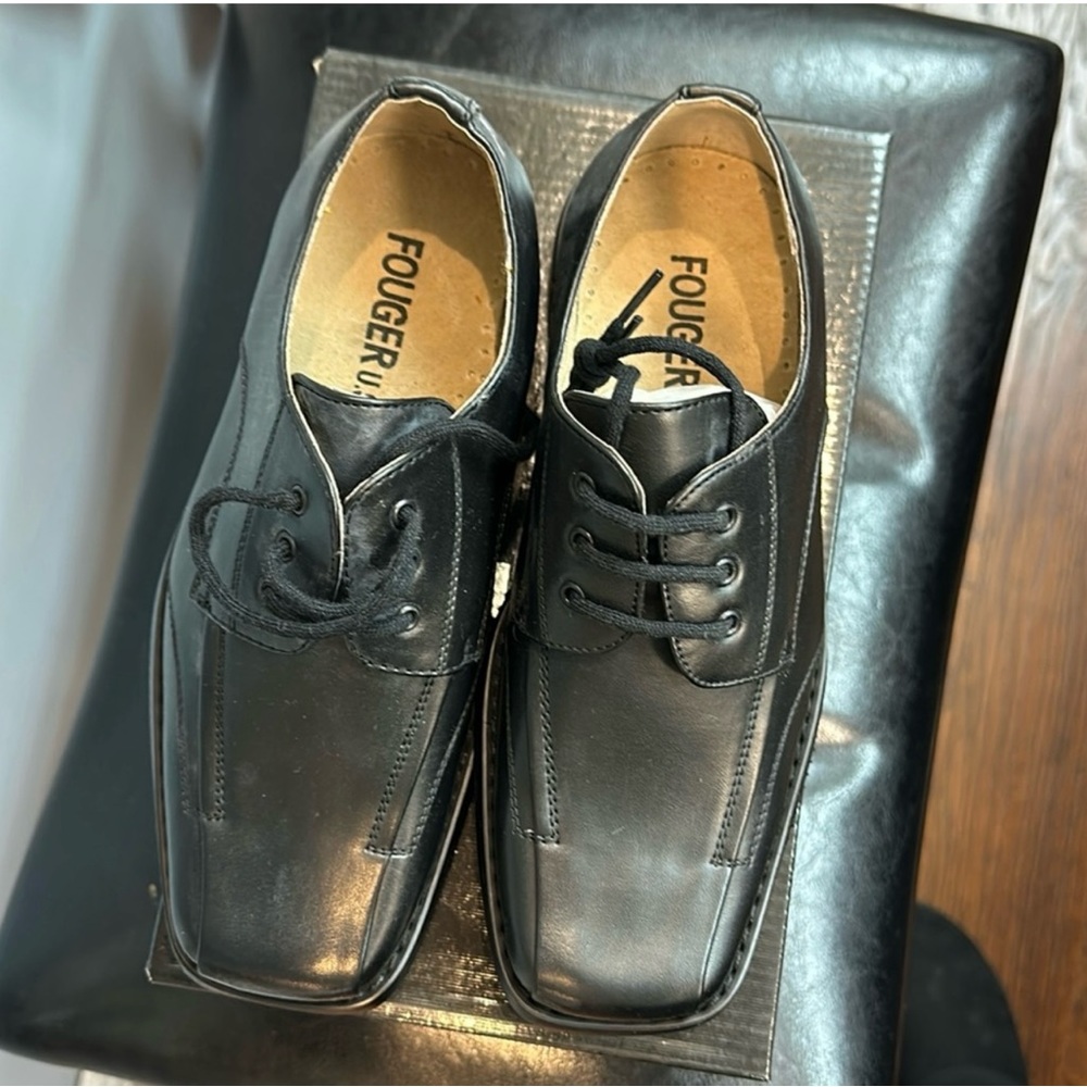 Boys dress shoe